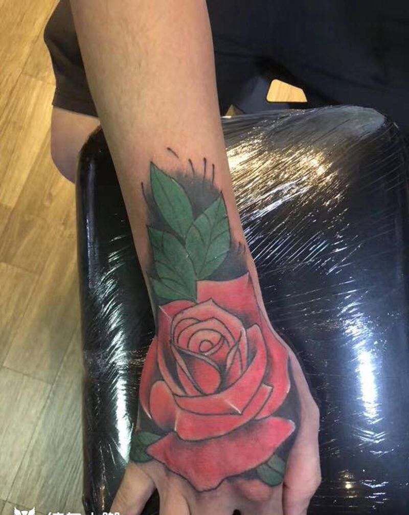 玫瑰 遮盖纹身图片_手部老传统Old School纹身图案