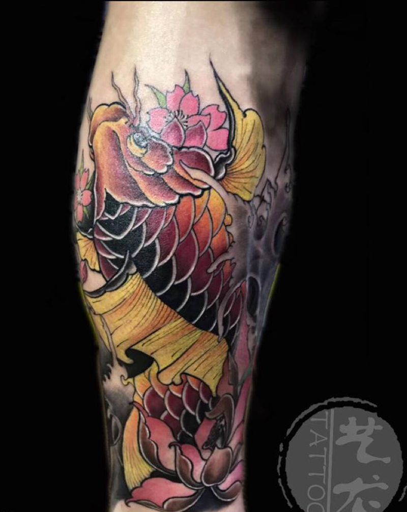 鲤鱼纹身图片_腿部老传统纹身图案