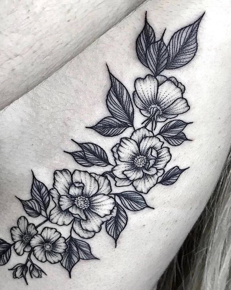 素花纹身图片_腰部点刺纹身图案