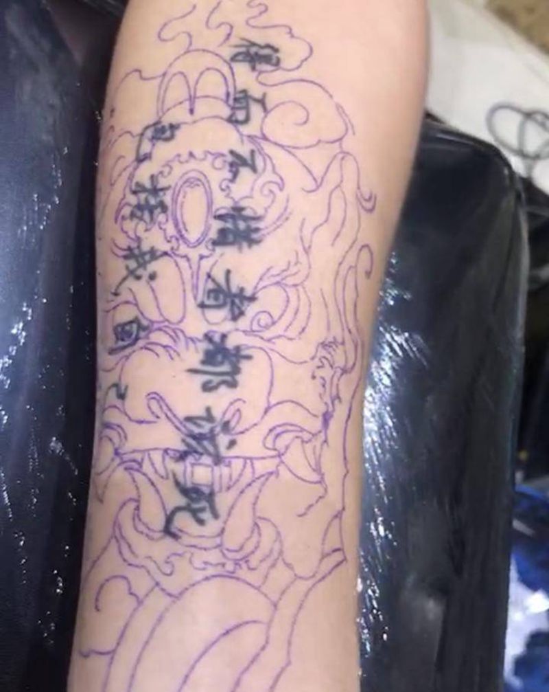 盖字纹身图片_手部老传统纹身图案