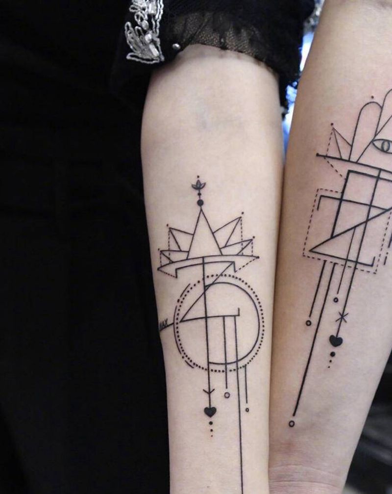 情侣纹身图片_手部几何纹身图案