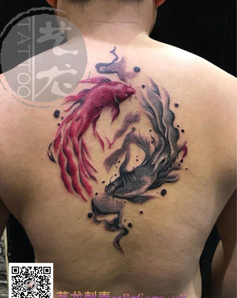 鱼纹身图片_背部水彩纹身图案
