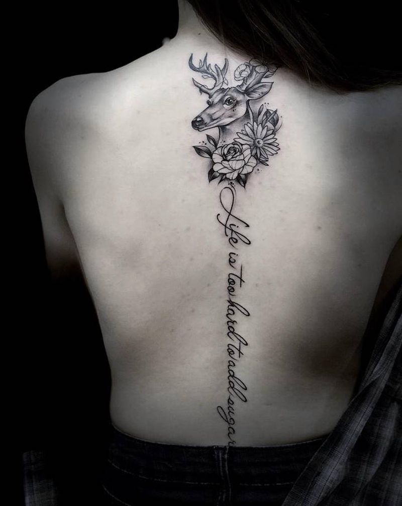 鹿纹身图片_背部Old School鹿纹身图案