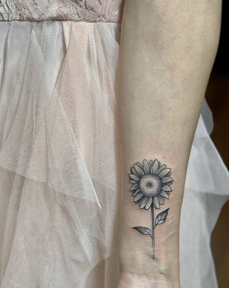 向日葵纹身图片_手臂点刺纹身图案