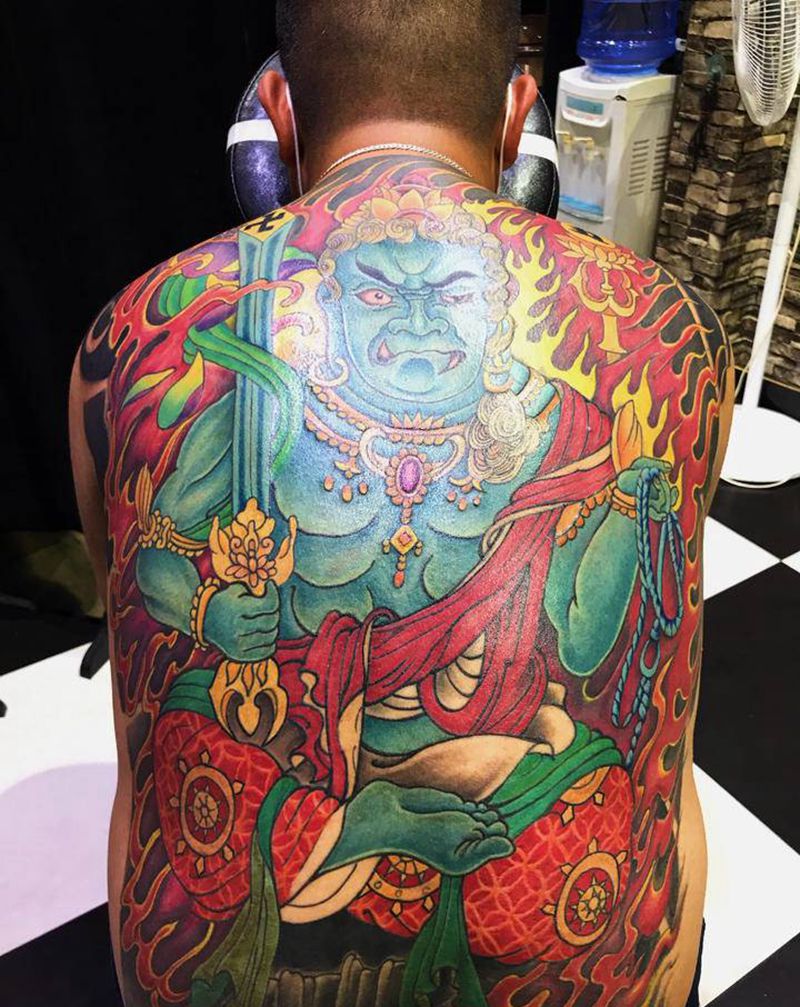 一个添加修改纹身图片_背部新传统纹身图案