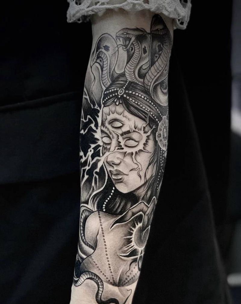 女头纹身图片_手臂Old School纹身图案