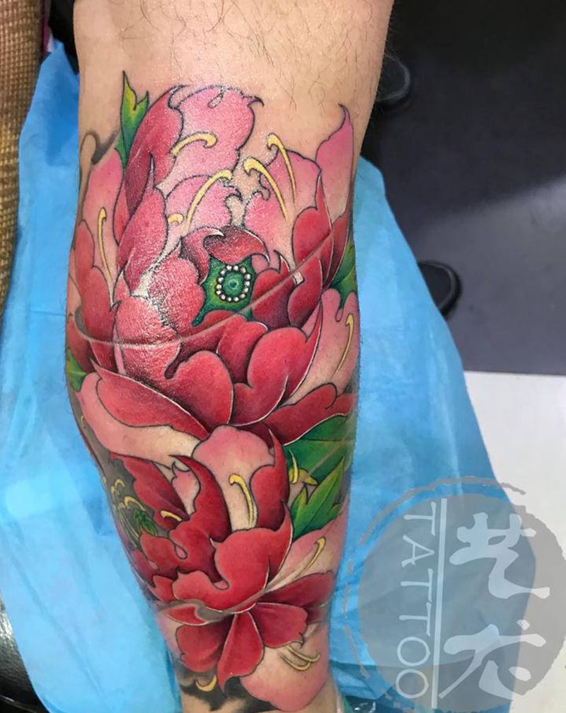 花纹身图片_腿部新传统纹身图案