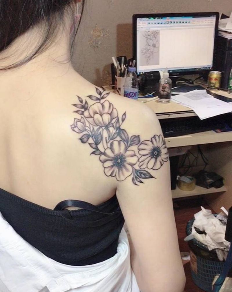 素花纹身图片_肩部纹身图案