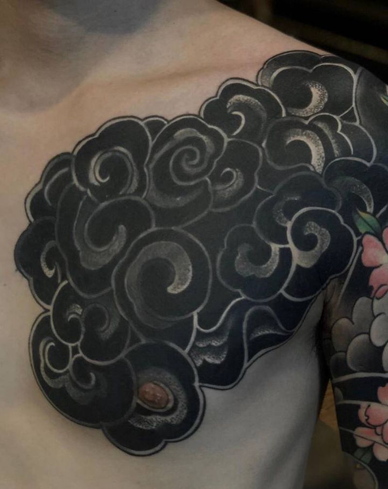 遮盖纹身图片_胸部老传统纹身图案