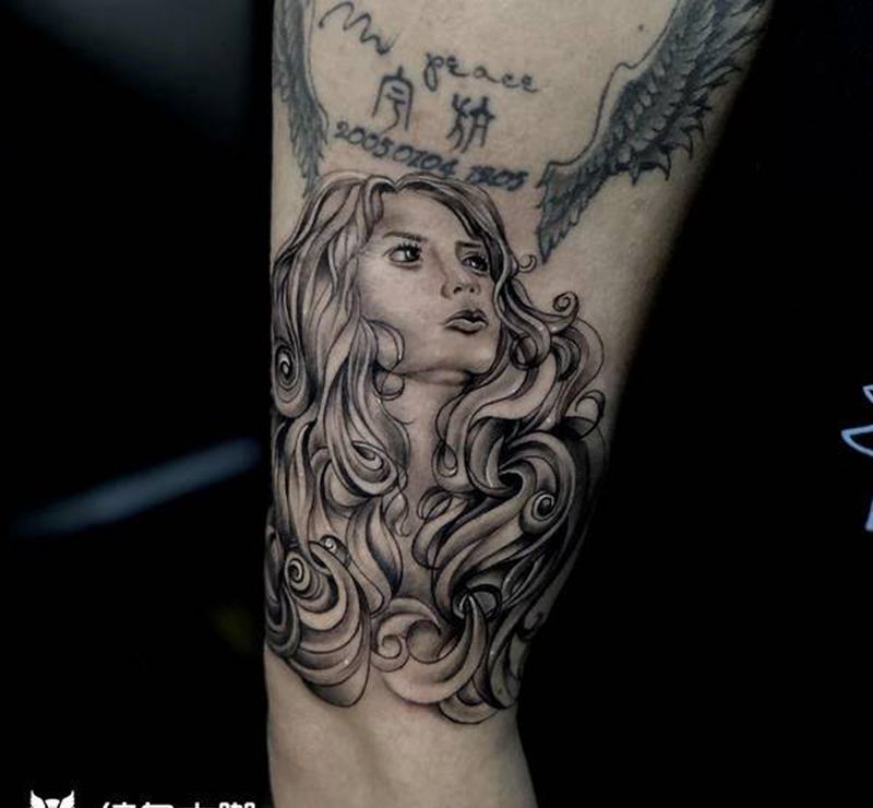 女头纹身图片_手臂Old School纹身图案