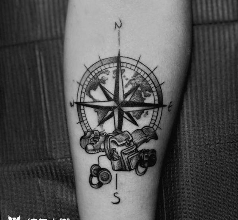 指南针纹身图片_手臂Old School纹身图案