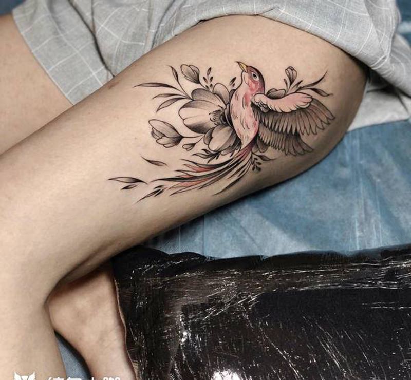 飞鸟纹身图片_臀部Old School纹身图案