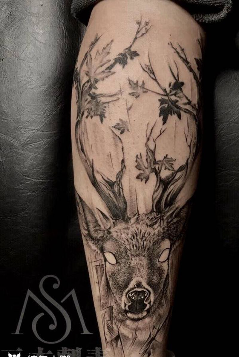 鹿纹身图片_脚部欧美写实纹身图案