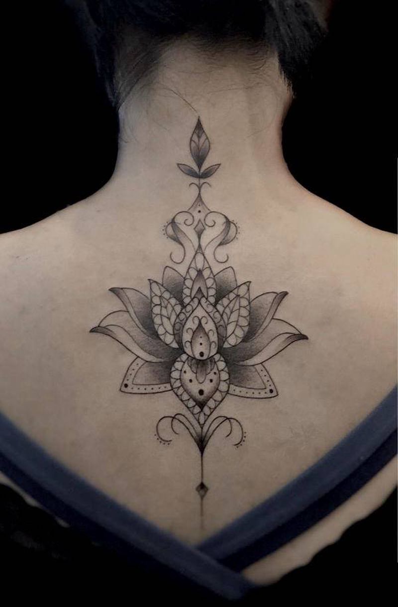 梵花纹身图片_背部几何纹身图案