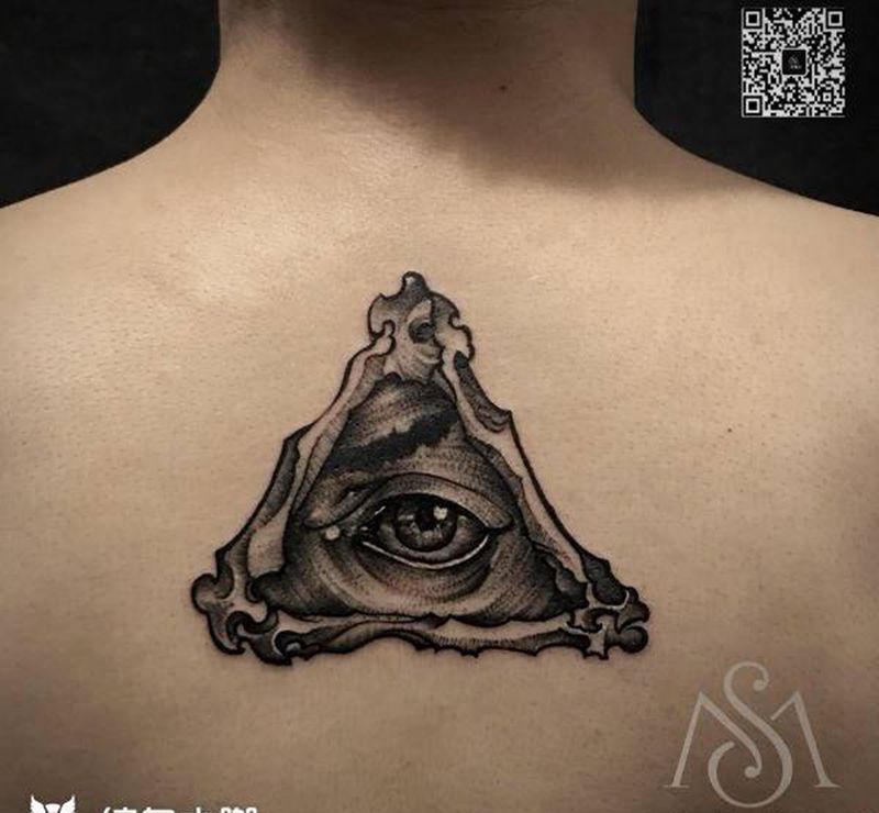 眼纹身图片_背部点刺纹身图案