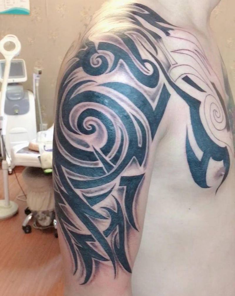 图腾半甲纹身图片_手臂纹身图案