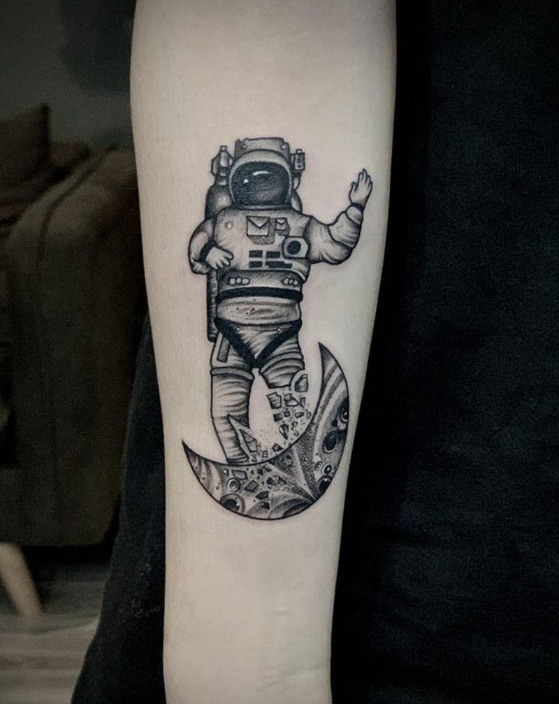 宇航员纹身图片_手臂点刺纹身图案