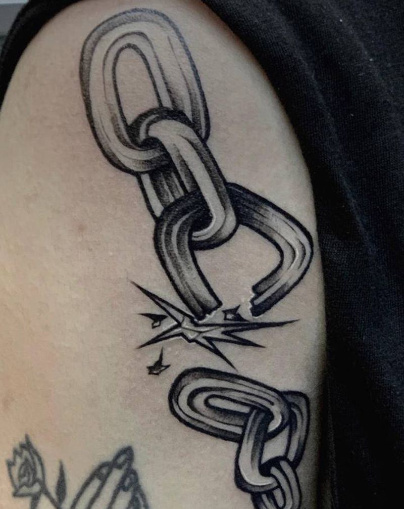 链条纹身图片_手臂Old School纹身图案