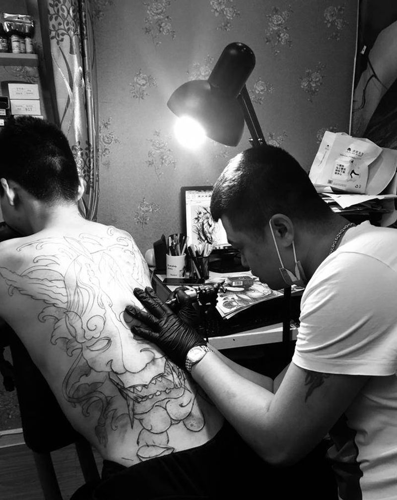 工作纹身图片_背部纹身图案