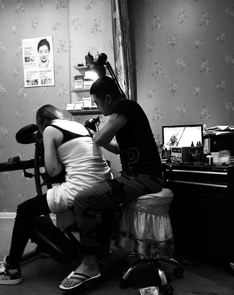 日常工作纹身图片_背部纹身图案