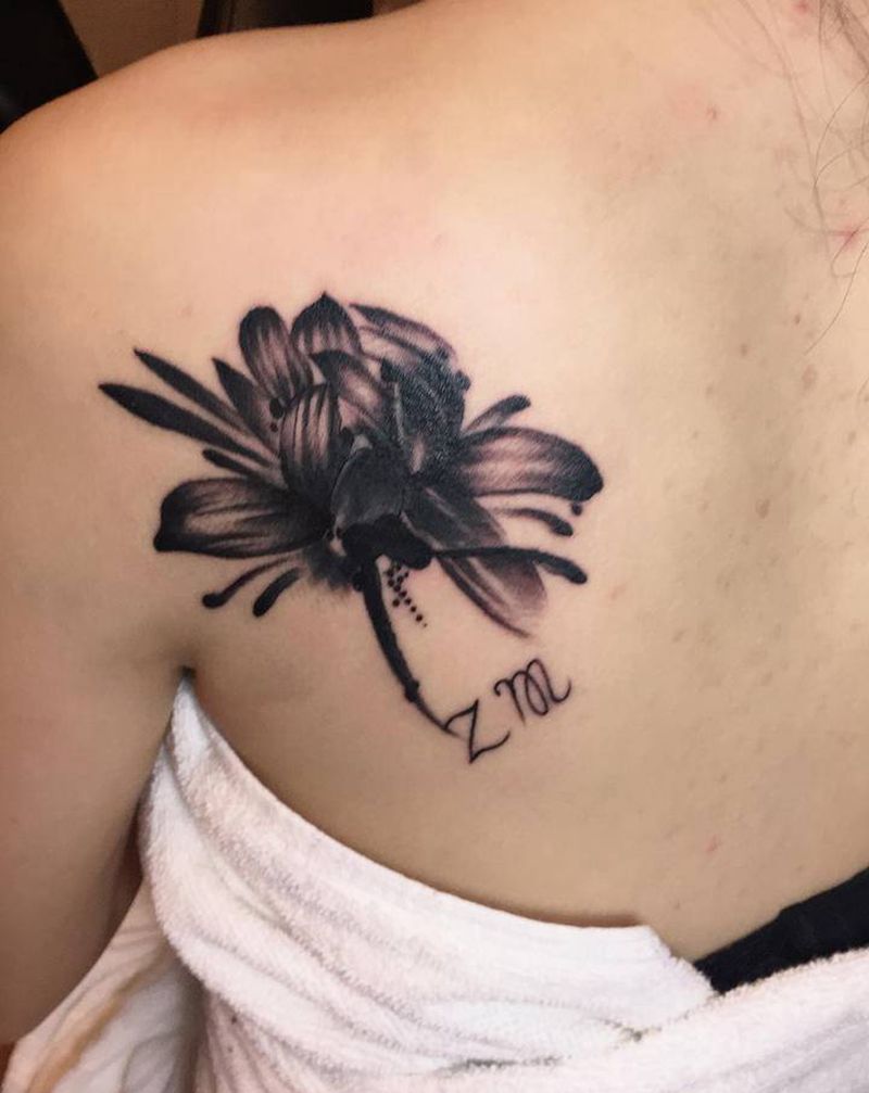 花覆盖纹身图片_背部纹身图案