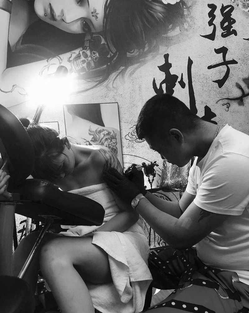 设计翅膀纹身图片_手臂背部纹身图案