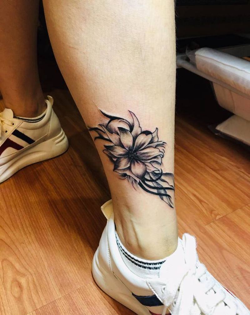 花纹身图片_腿部纹身图案