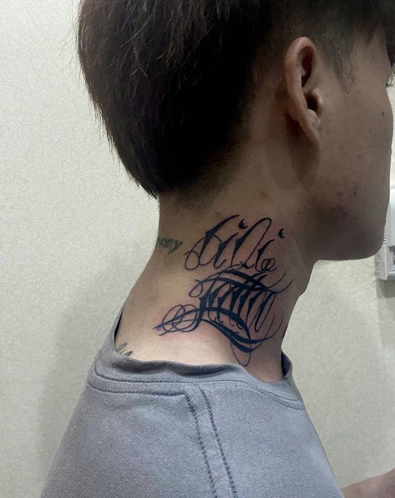 花体纹身图片_颈部花体字纹身图案