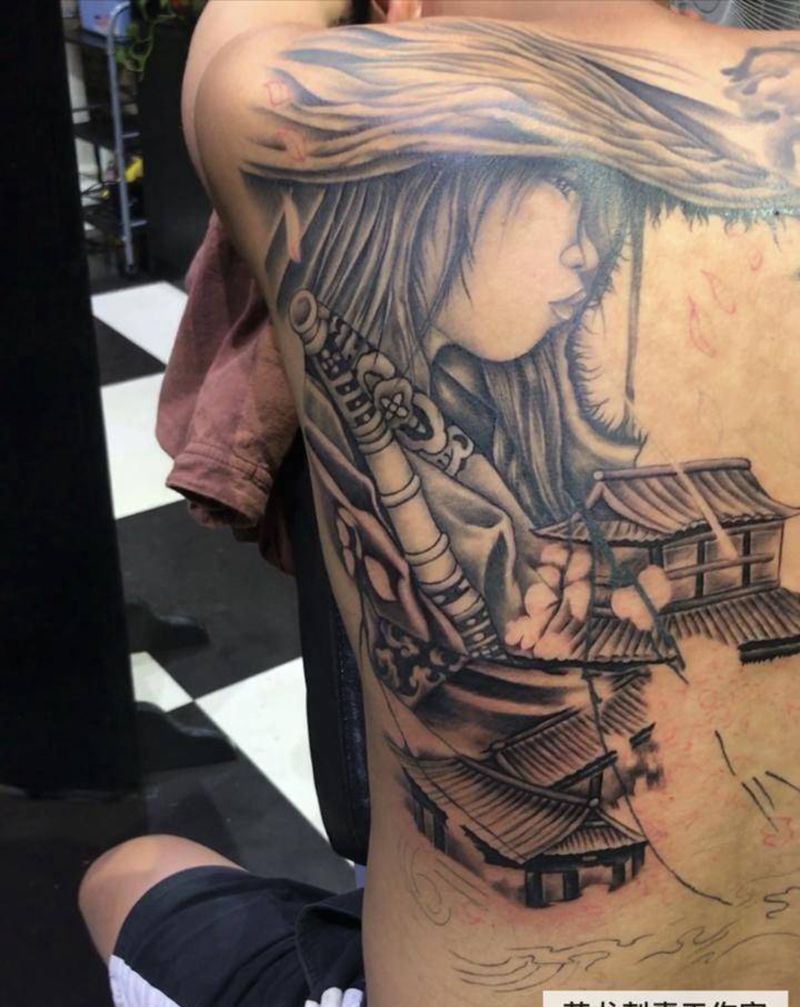 未完成作品纹身图片_背部纹身图案