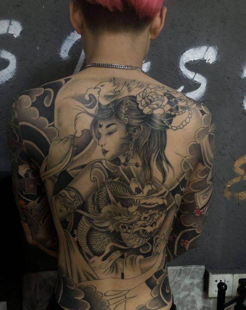 龙姬纹身图片_背部新传统纹身图案