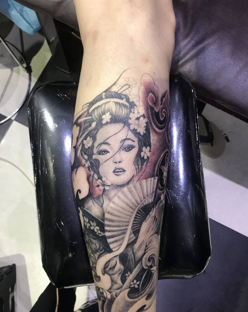 艺妓纹身图片_腿部纹身图案