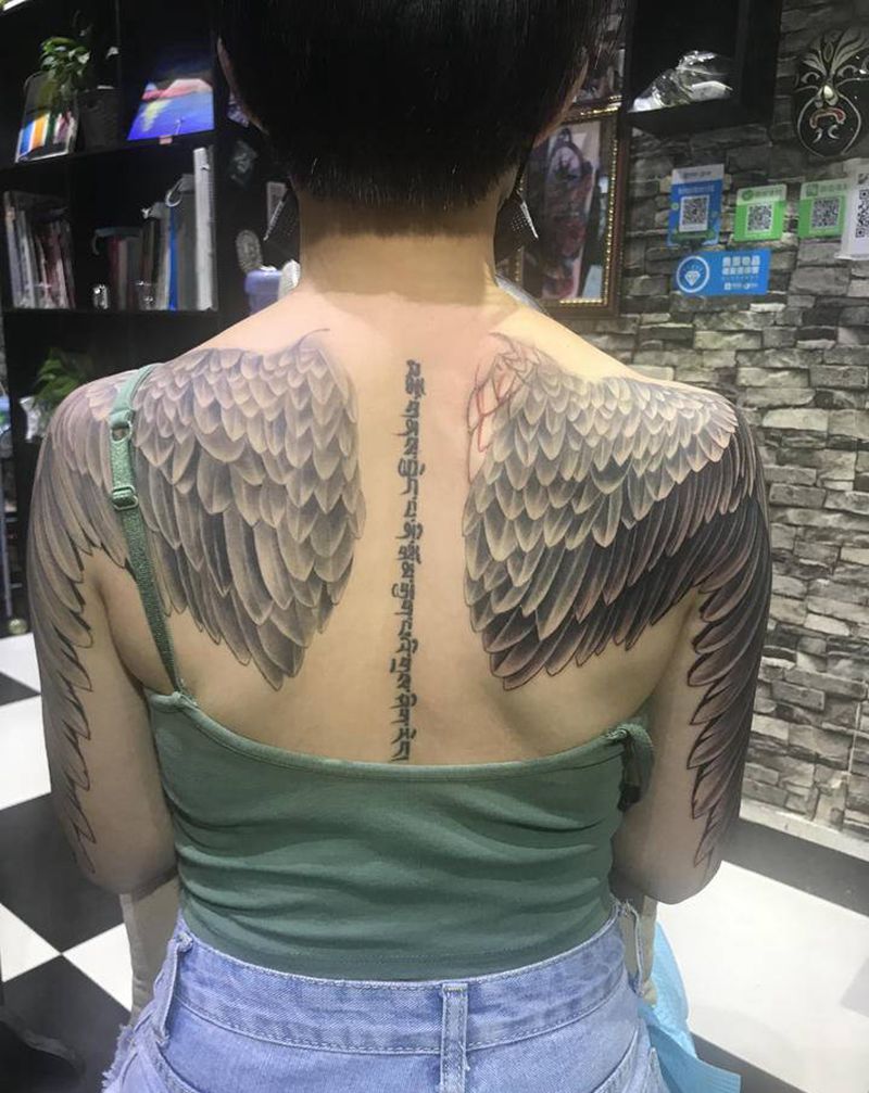 双翅纹身图片_背部纹身图案