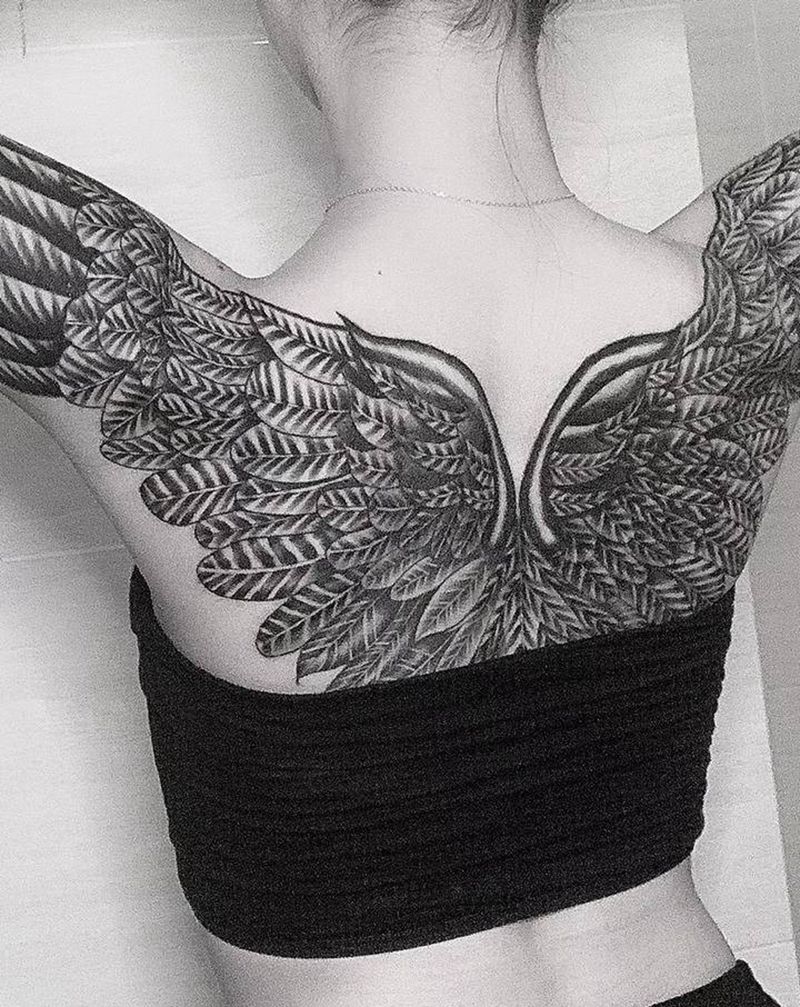 翅膀纹身图片_背部纹身图案