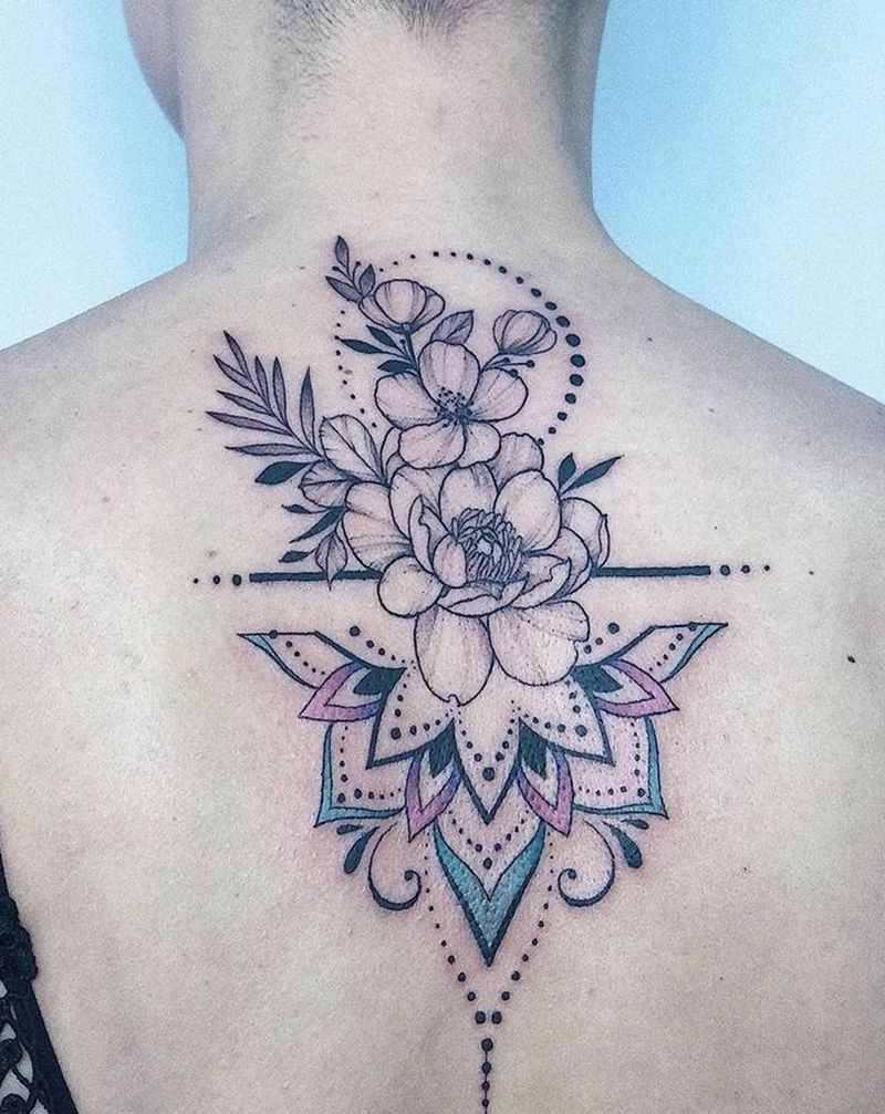 素花纹身图片_背部纹身图案