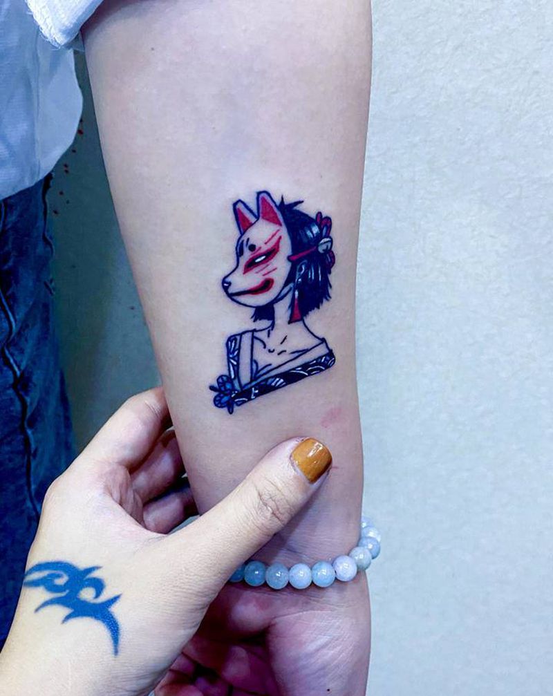 面具女纹身图片_手部新传统纹身图案