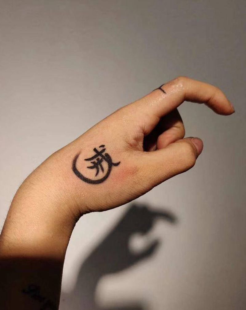 字纹身图片_手部纹身图案