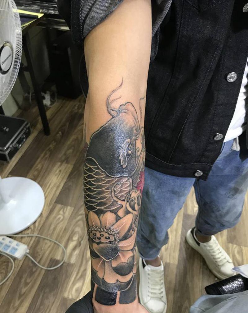 鲤鱼遮盖纹身图片_手臂纹身图案
