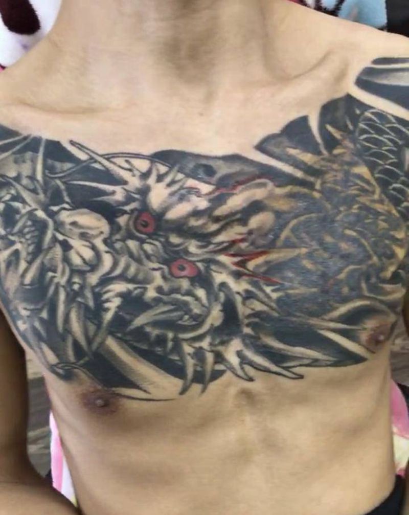 这样的毁皮有救吗～往下看纹身图片_胸部新传统纹身图案