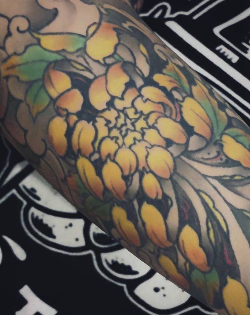 牡丹纹身图片_手臂新传统纹身图案