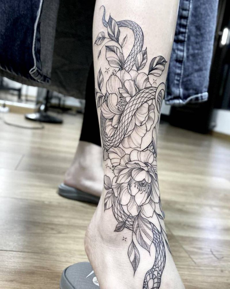 蛇纹身图片_腿部点刺纹身图案