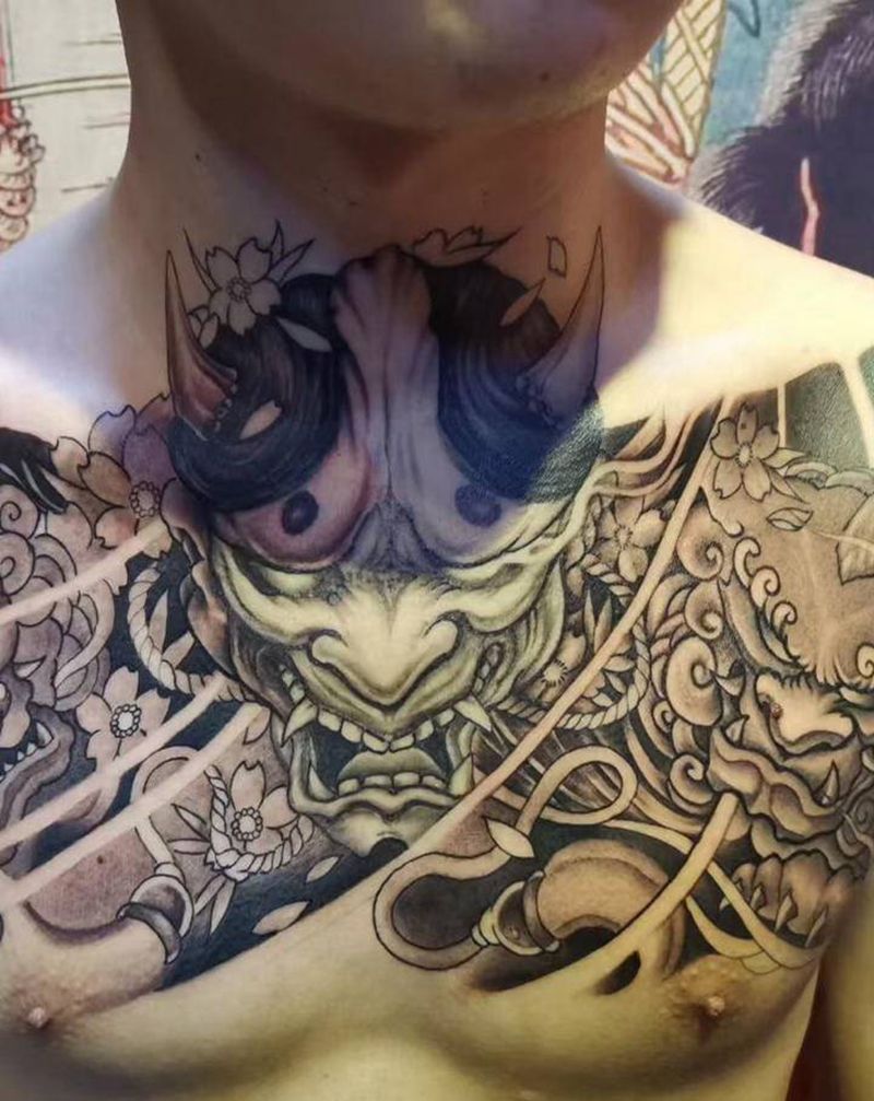 般若唐狮纹身图片_胸部新传统纹身图案