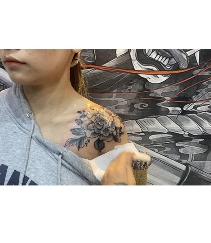 肩——素花纹身图片_肩部纹身图案