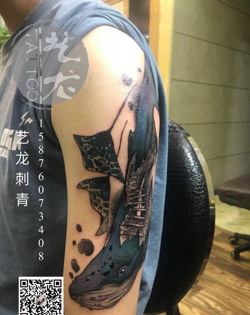 鲸鱼纹身图片_手臂新传统纹身图案