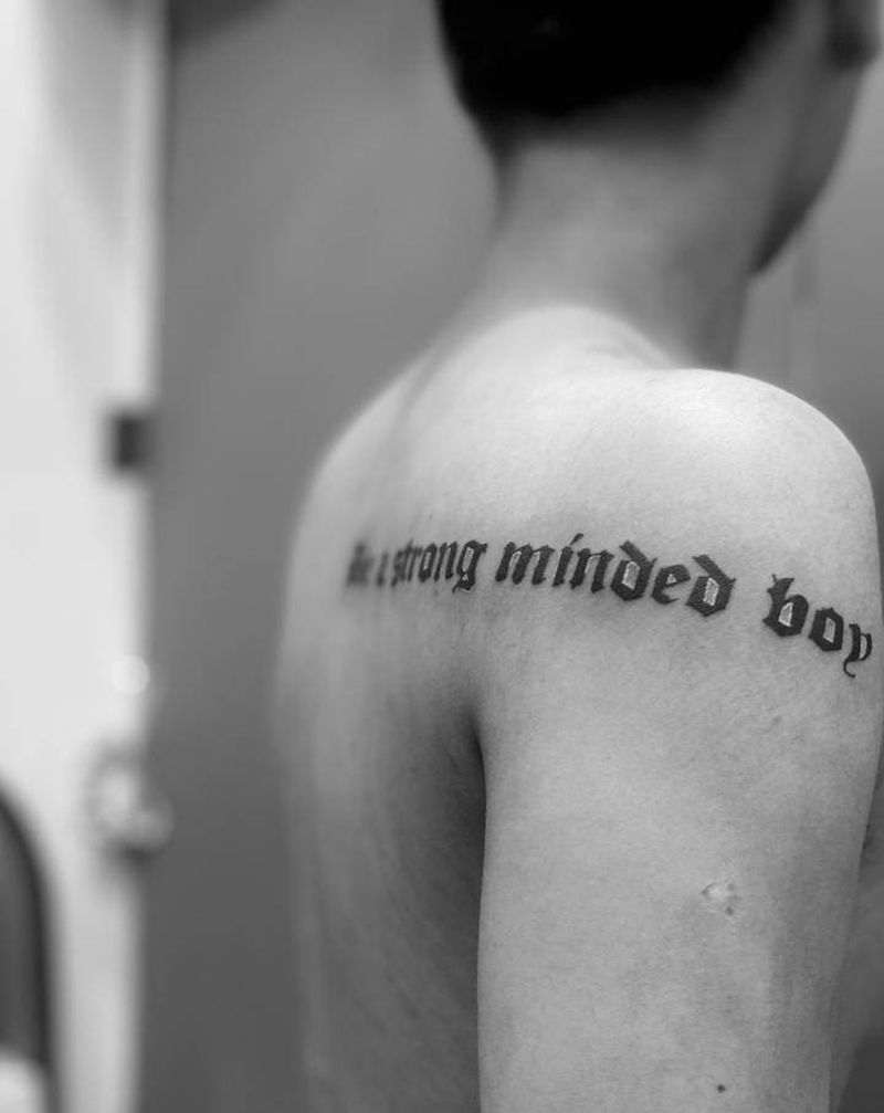 英文纹身图片_肩部纹身图案