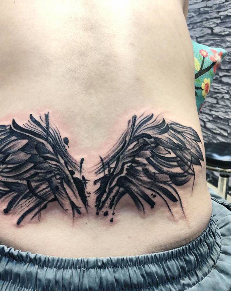 写意翅膀纹身图片_腰部水墨纹身图案