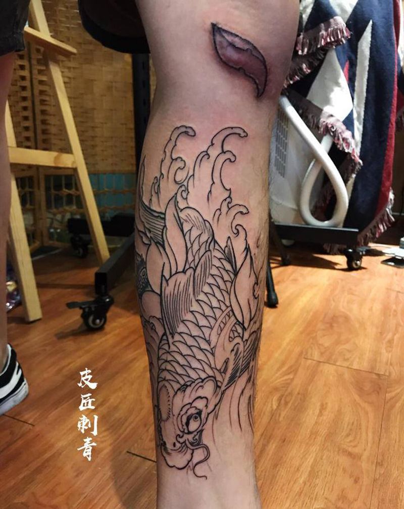 鲤鱼线条纹身图片_脚部新传统纹身图案
