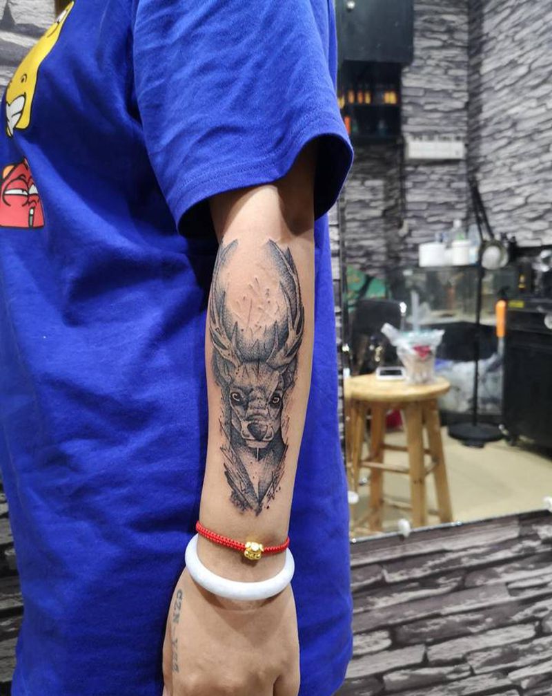 麋鹿纹身图片_手臂点刺纹身图案