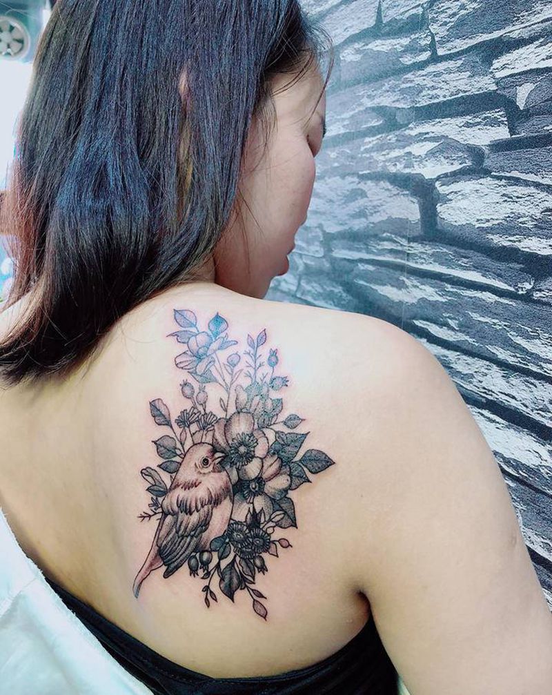 百灵鸟素花纹身图片_肩部点刺纹身图案