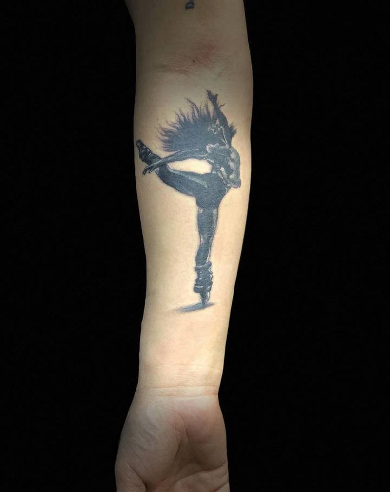 舞者遮盖纹身图片_手部水墨纹身图案