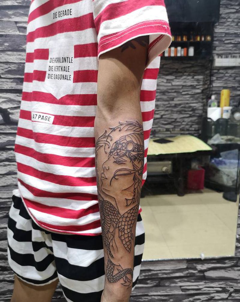 欧美蛇与美女纹身图片_手部欧美写实纹身图案